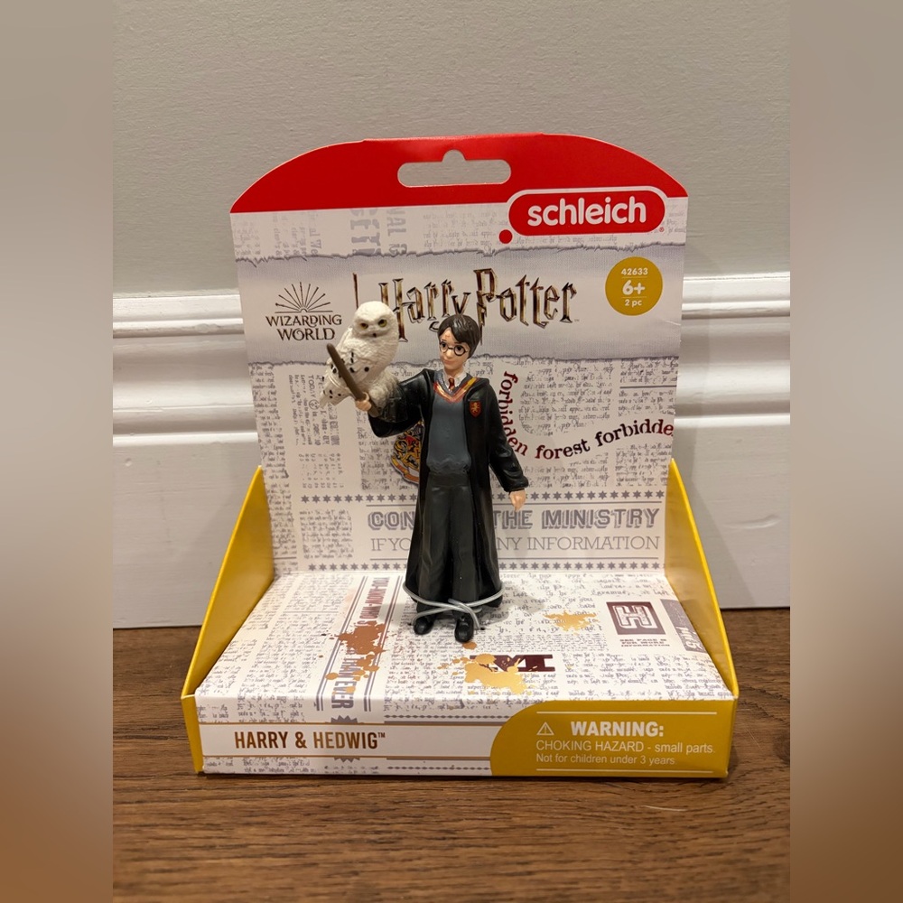 Schleich Wizarding World of Harry Potter 2-Piece Set with Harry Potter & Hedwig